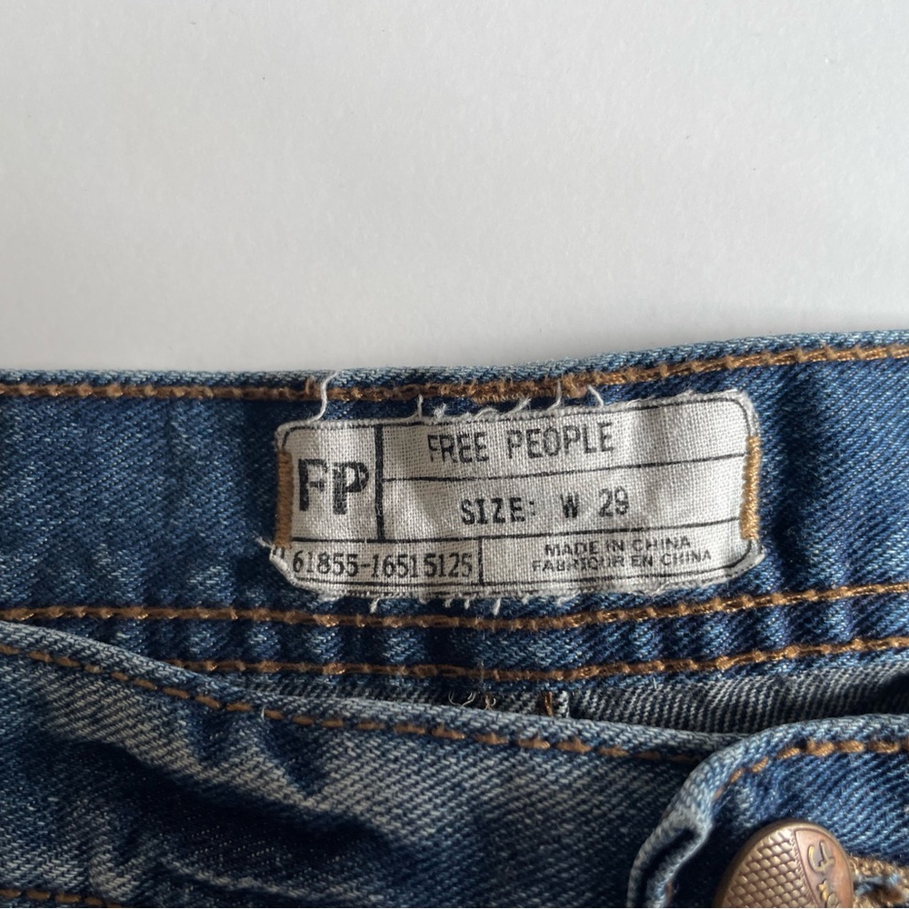 Free People cutoff Jean Shorts Light Wash Distressed Size 29 61855-1651 - Picture 2 of 6